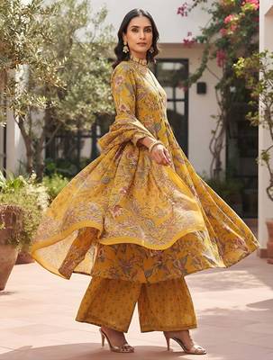 Yellow floral printed cotton kurta set 5
