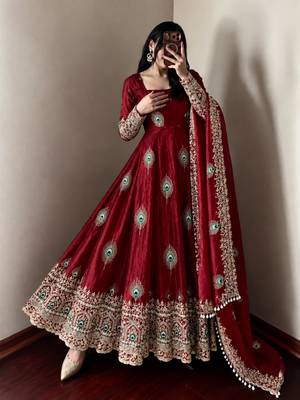 Maroon silk blend embroidered flared gown set 3