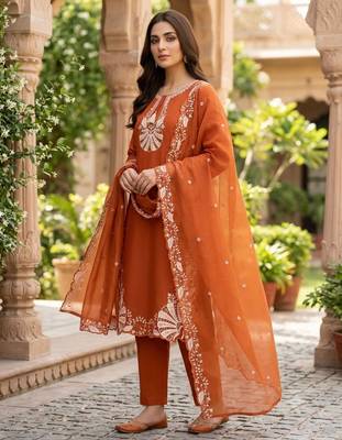 Orange silk blend embroidered kurta set 2