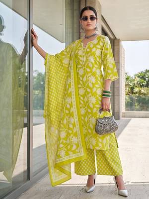 Green floral printed cotton kurta set 5