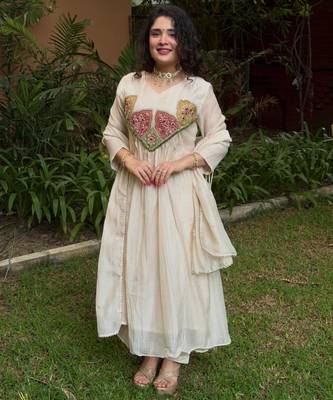 Cream chanderi embroidered kurta set 1