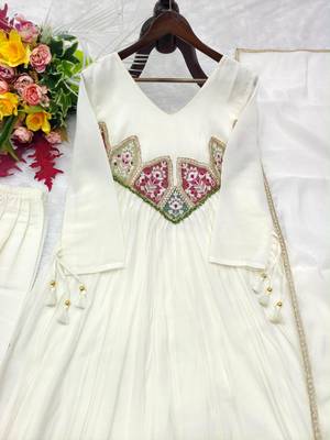 Cream chanderi embroidered kurta set 4