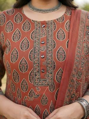 Maroon floral printed cotton kurta set 5