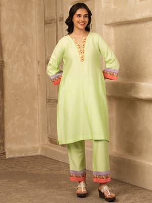Green cotton kurta set with floral embroidery lace detailings 1