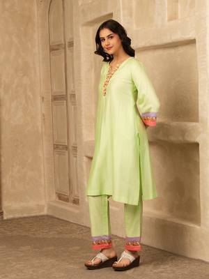 Green cotton kurta set with floral embroidery lace detailings 2