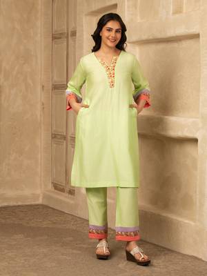 Green cotton kurta set with floral embroidery lace detailings 3
