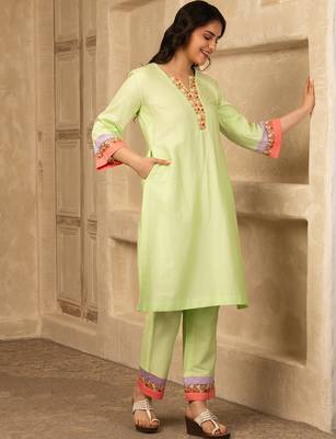 Green cotton kurta set with floral embroidery lace detailings 4