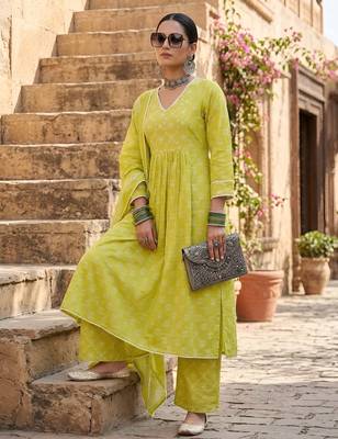 Green floral printed cotton kurta set 4