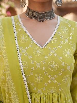 Green floral printed cotton kurta set 5