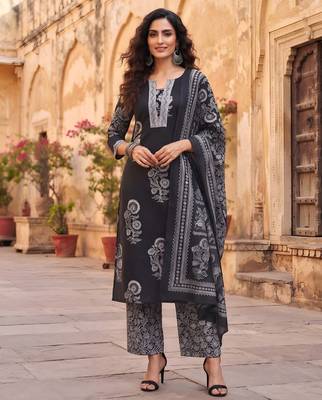 Black floral printed cotton kurta set 1