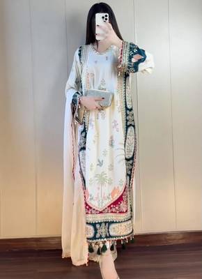 Off-white silk blend embroidered kurta set 1