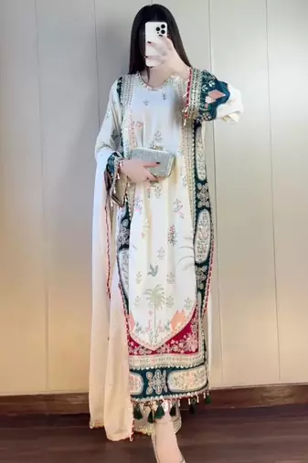 Off-white silk blend embroidered kurta set
