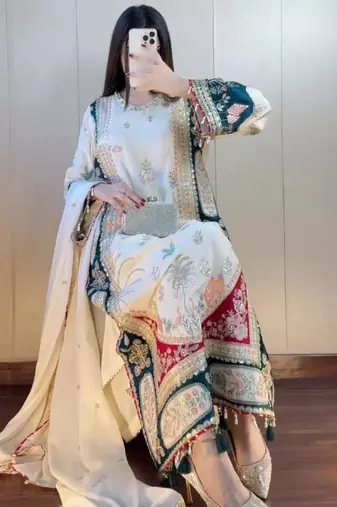 Off-white silk blend embroidered kurta set