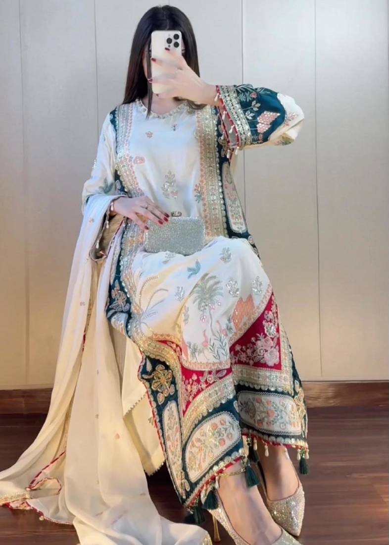 Off-white silk blend embroidered kurta set