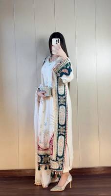Off-white silk blend embroidered kurta set 3