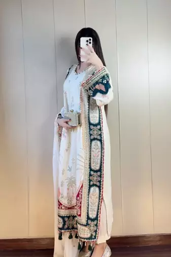 Off-white silk blend embroidered kurta set