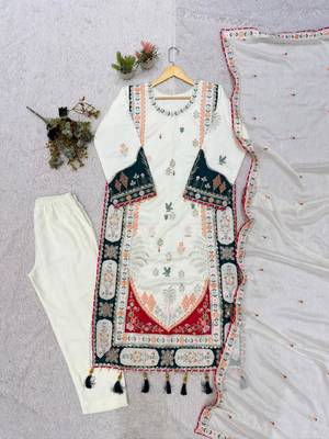 Off-white silk blend embroidered kurta set 4