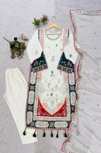 Off-white silk blend embroidered kurta set