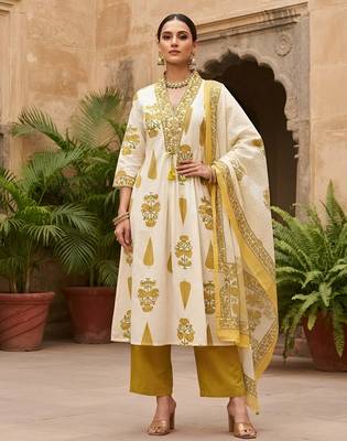 White floral printed cotton kurta set 1