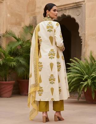 White floral printed cotton kurta set 2