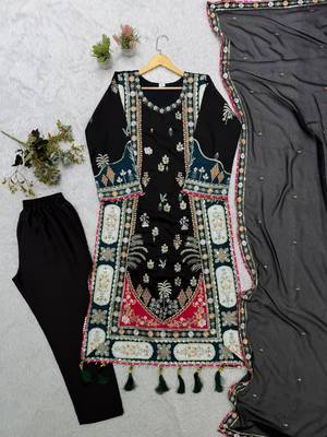 Black silk blend embroidered kurta set 4