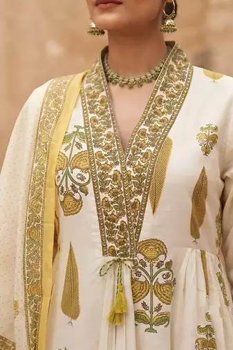 White floral printed cotton kurta set