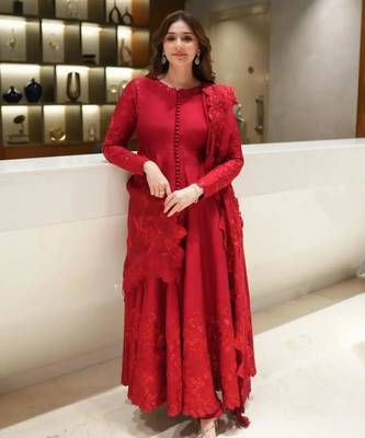 Red silk blend embroidered anarkali set 3