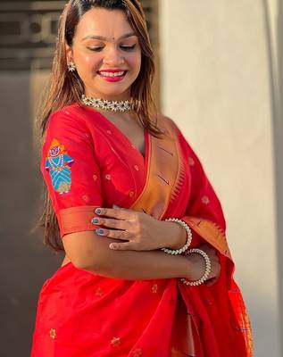 Red Woven Design Silk Blend Paithani Saree with blouse  3