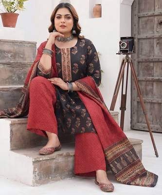 Black floral printed cotton kurta set 5