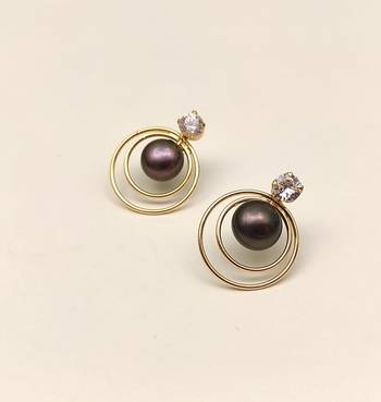 Certified natural freshwater pearls jewellery black freshwater pearl stud earrings with gold multi-circle frame 4