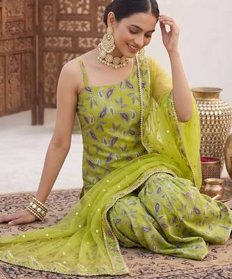 Green floral printed cotton kurta set 4