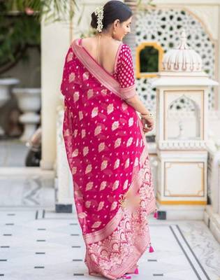 Rani pink silk blend jacuard work festival saree with unstitched blouse piece 2
