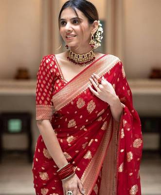 Red silk blend jacuard work festival saree with unstitched blouse piece 2