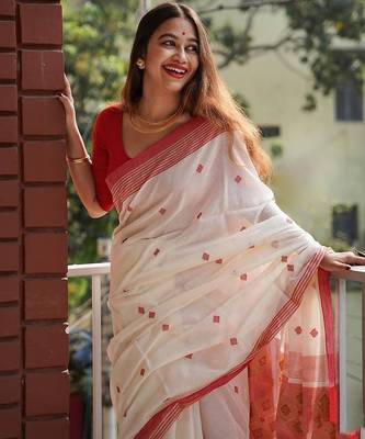 White red silk blend jacuard work festival saree with unstitched blouse piece 3