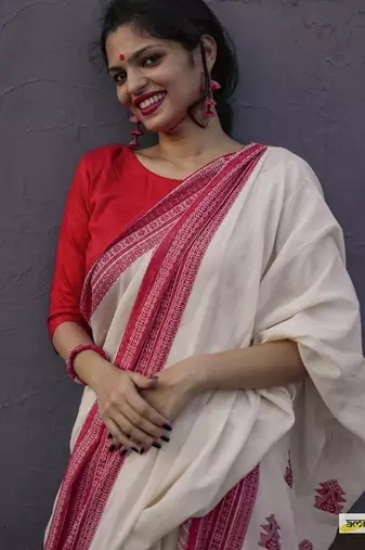 White red linen jacuard work festival saree with unstitched blouse piece