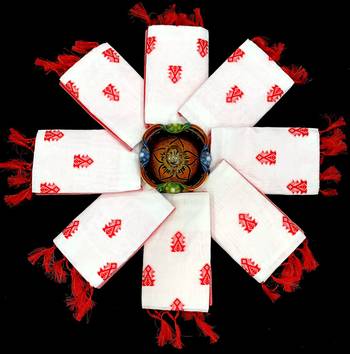 White red linen jacuard work festival saree with unstitched blouse piece 5
