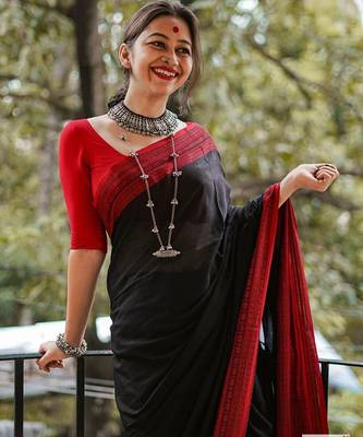 Black red linen jacuard work festival saree with unstitched blouse piece 4