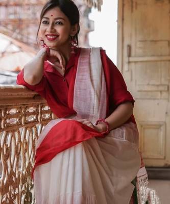 White red linen jacuard work festival saree with unstitched blouse piece 3