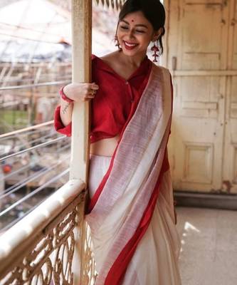 White red linen jacuard work festival saree with unstitched blouse piece 4