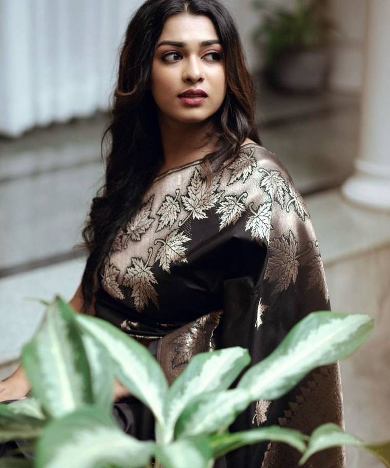 Black silk blend jacuard work festival saree with unstitched blouse piece