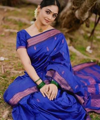 Royal blue silk blend jacuard work festival saree with unstitched blouse piece 3