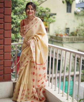 Cream red linen jacuard work festival saree with unstitched blouse piece 2