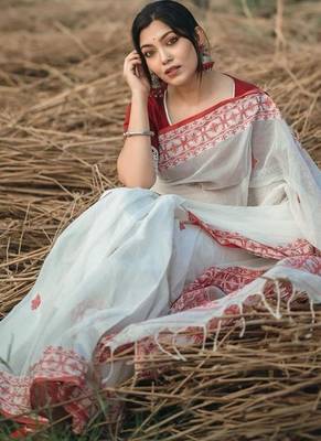 White red linen jacuard work festival saree with unstitched blouse piece 2
