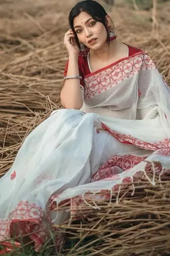 White red linen jacuard work festival saree with unstitched blouse piece
