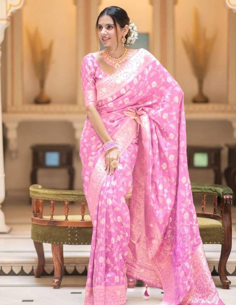 Pink silk blend jacuard work festival saree with unstitched blouse piece