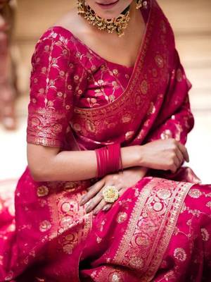 Rani pink silk blend jacuard work festival saree with unstitched blouse piece 2