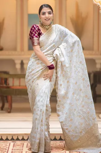 White wine silk blend jacuard work festival saree with unstitched blouse piece