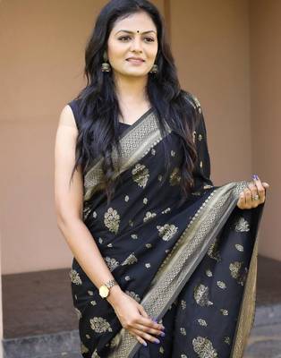 Black silk blend jacuard work festival saree with unstitched blouse piece 2