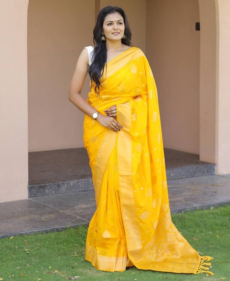 Yellow silk blend jacuard work festival saree with unstitched blouse piece