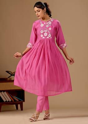Pink embroidery mul cotton kurta with pant and duptta set 4